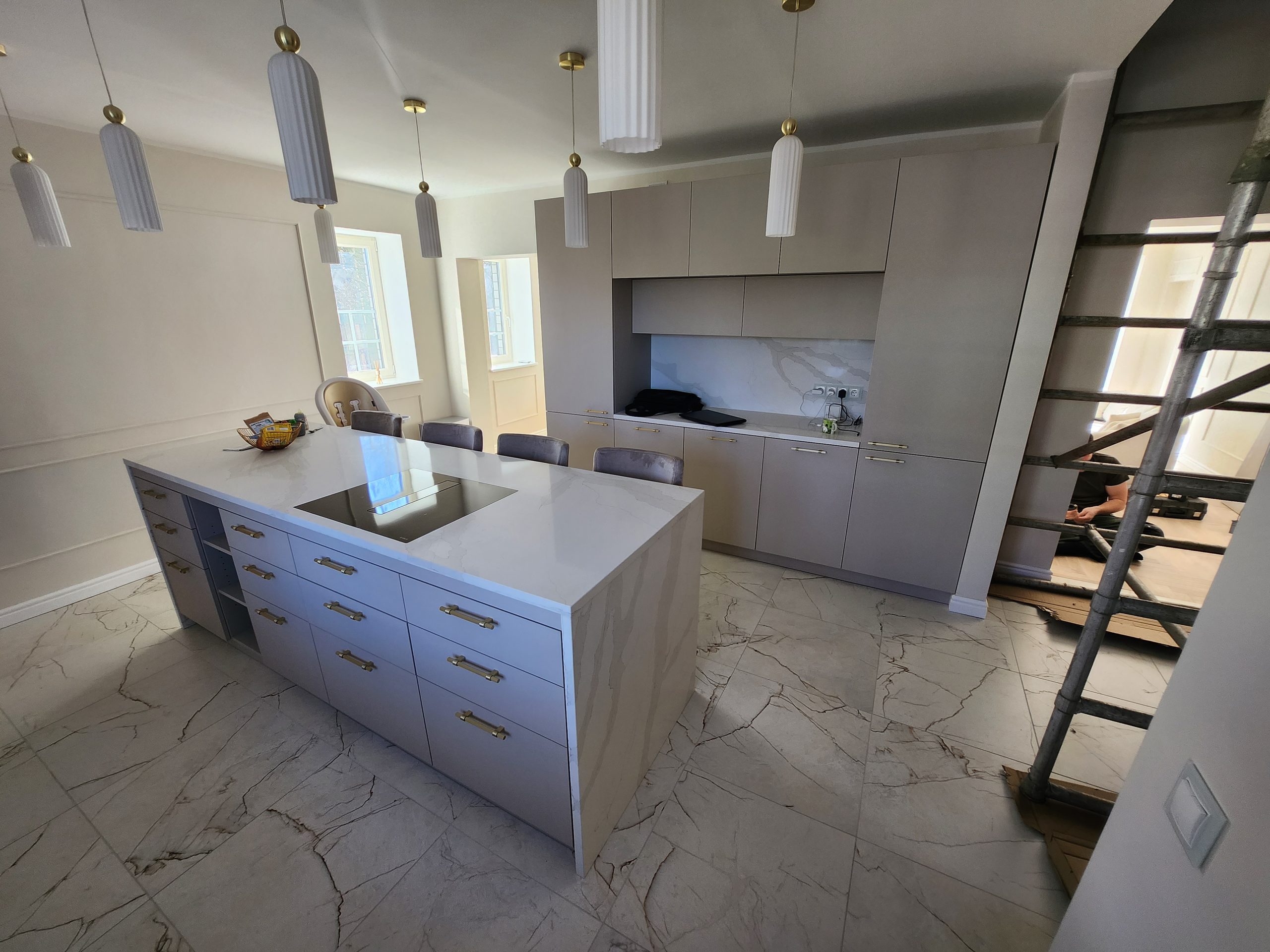 Eritellimusel köögimööbel